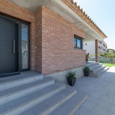 Modern With Beautiful Garden * L'Escala